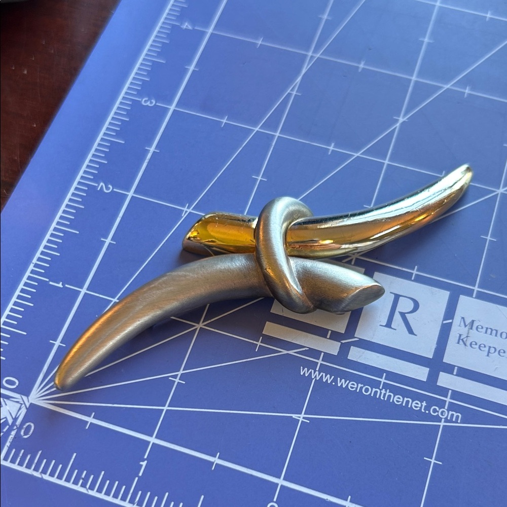 Unique Brutalist brooch Viking horns 2 tone roll over closure 1”x4” vintage euc